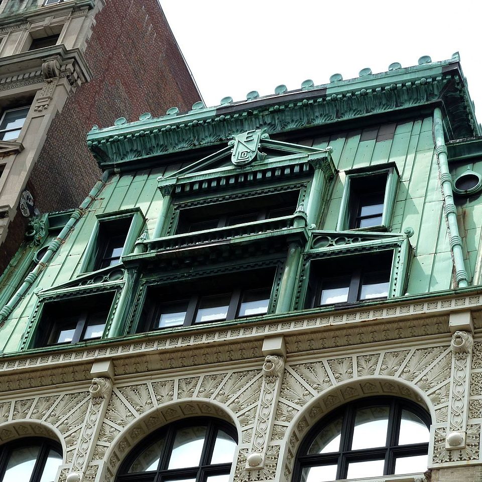 495 Broadway Mansard Roof. Photo courtesy of Wikiwand.